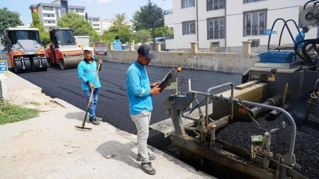 Adıyaman'da Akademik Yıl Öncesi Asfalt Mesaisi Hız Kesmiyor