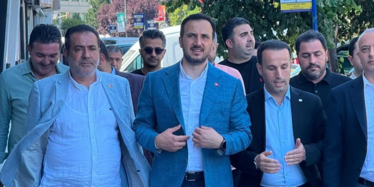 Özdemir ve Tatar'dan Merter Esnafına Ziyaret: Sektör Masaya Yatırıldı