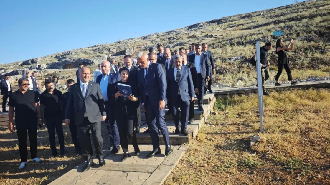 Nemrut Dağı Bakan Ersoy'un Programında Yer Almadı: Kahta İçin Gözler Vekillerde