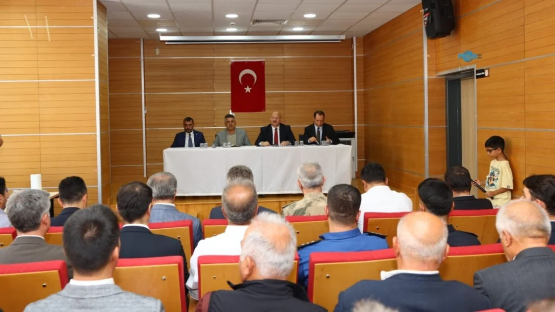 Vali Küçük ve Milletvekili Şan, Gerger Muhtarlarıyla Buluştu