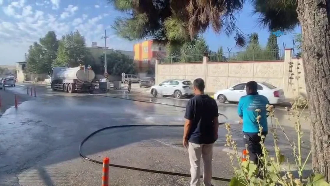 Adıyaman Belediyesi Tozla Mücadele İçin Çift Vardiya Çalışıyor