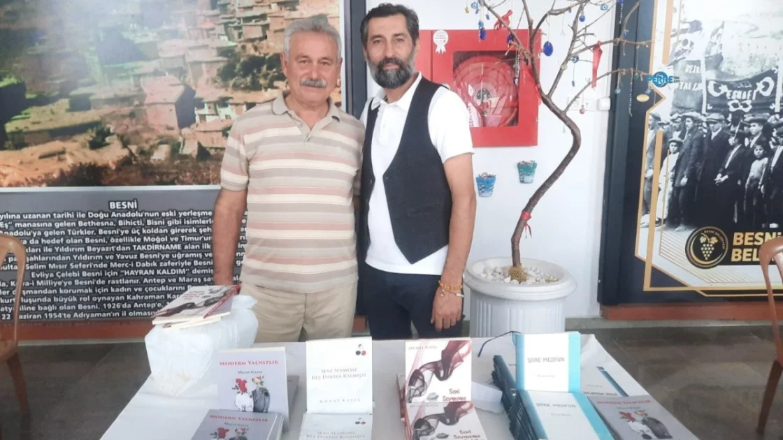 Besni Eğitim Bayramı'nda Murat Kayış'tan Okurlara İmza Günü