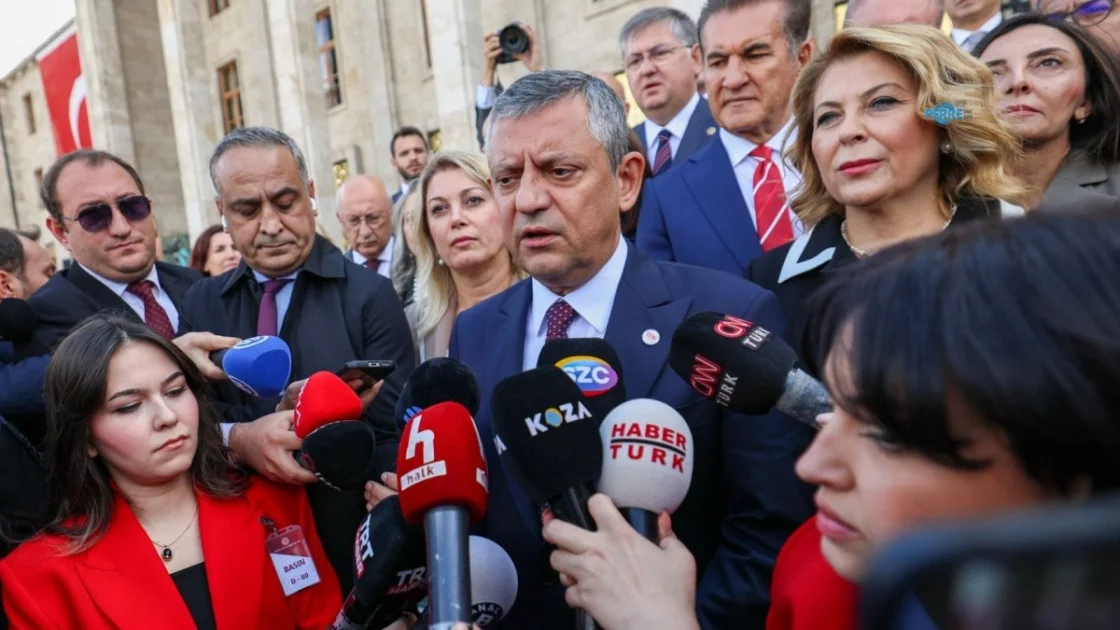 YENİ Parti TBMM Genel Kurulu'nu Terk Etti: Özgür Özel'den Sert Açıklama