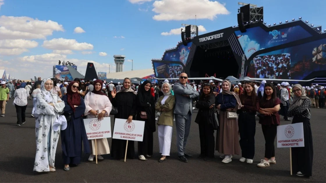 Adıyaman Gençlik ve Spor İl Müdürü TEKNOFEST'te Gençleri Destekledi