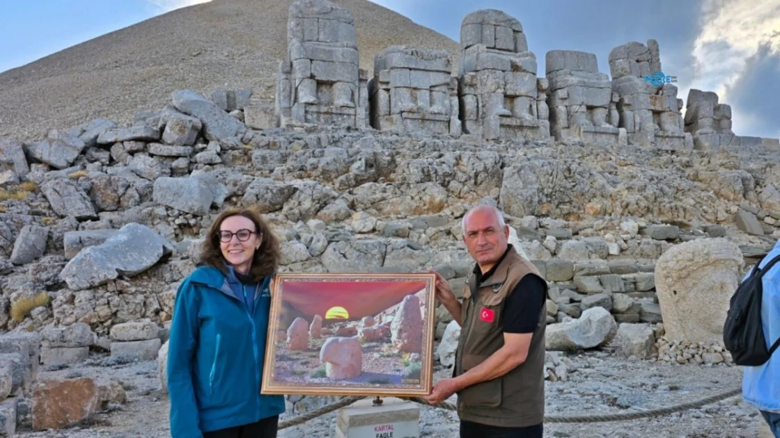 Nemrut Emektarı Bilal Mente'den Büyükelçi Anderson'a Anlamlı Hediye