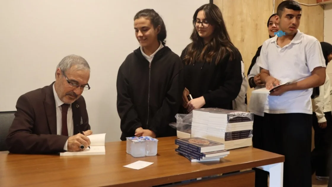 Yazar Mehmet Rıza Özacar, Kahta'da Öğrencilerle Buluştu