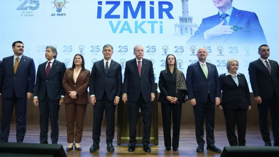 İzmir Büyükşehir Belediye Başkanı Cemil Tugay AK Parti'ye Katıldı