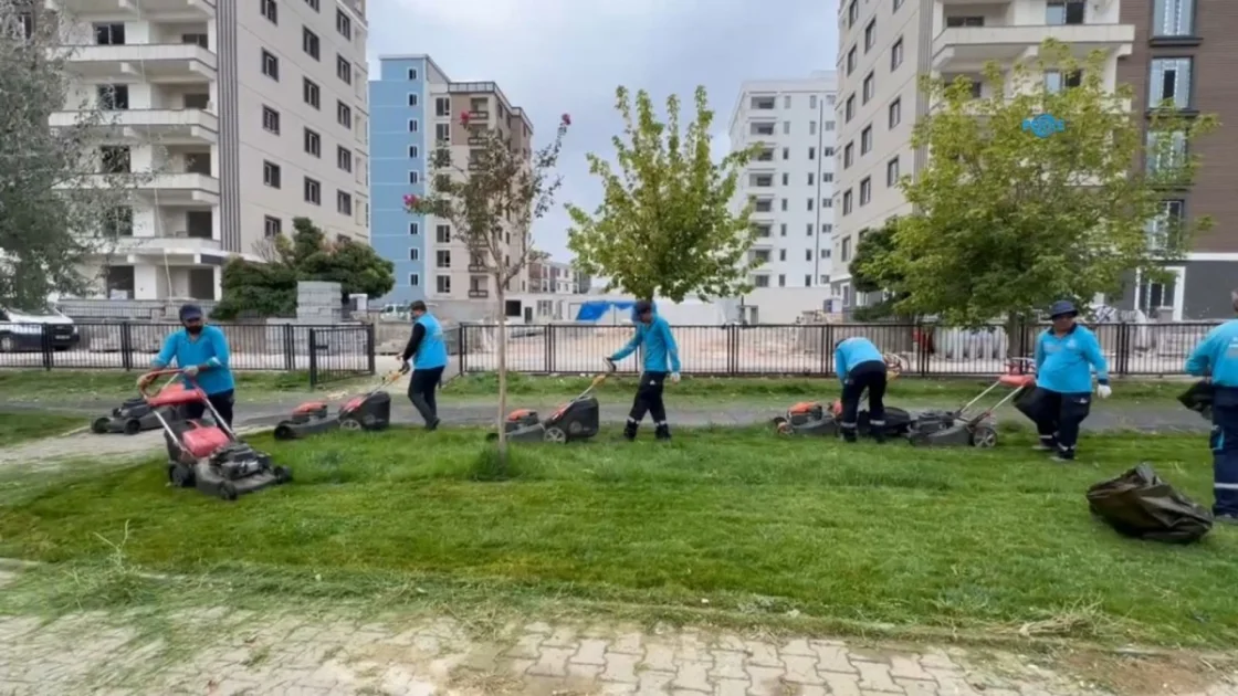 Adıyaman Belediyesi Parklarda Bakım ve Temizliği Aralıksız Sürdürüyor