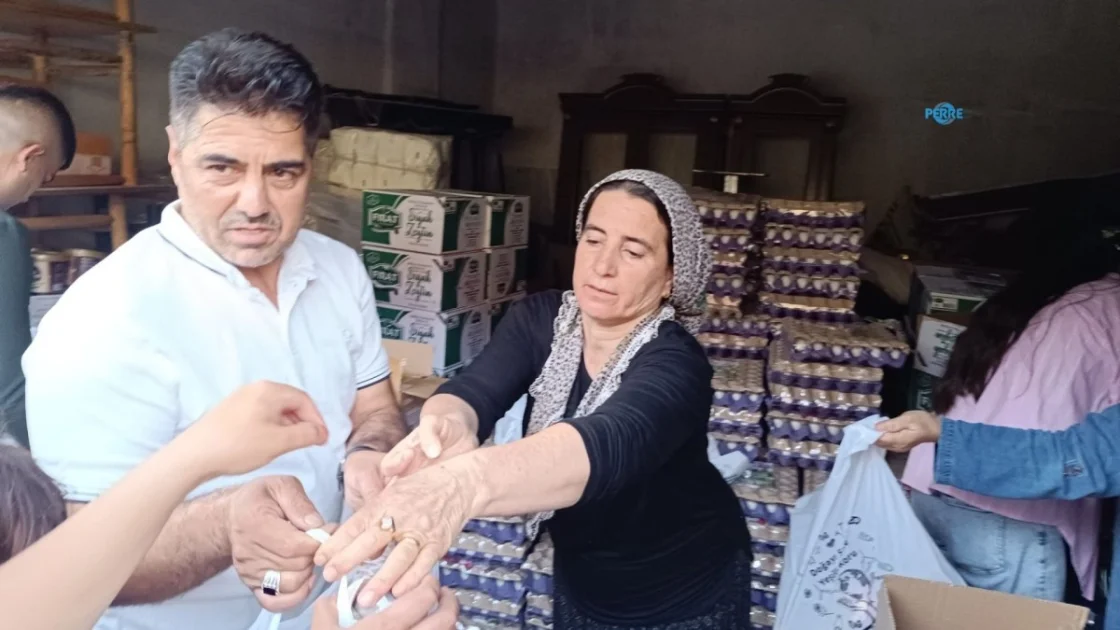 Adıyamanlı Muhtar Gaziantep'te 400 Haneye Mutfak Eşyası Verdi