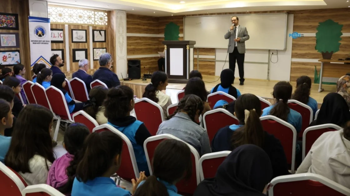 Adıyaman'da 'Bir Ayrıcalıktır İmam Hatipli Olmak' Konferansı