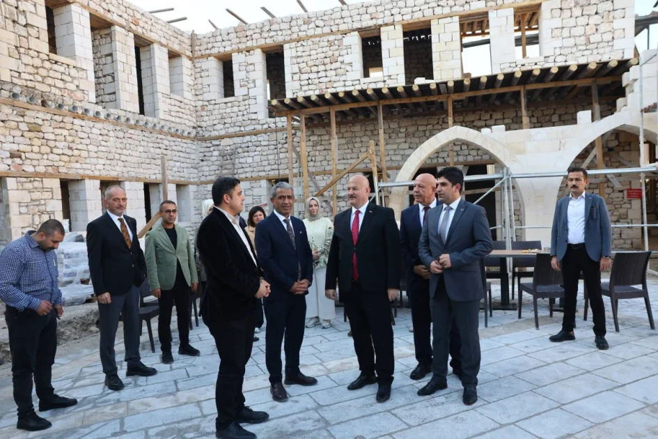 Vali Küçük, Adıyaman'ın Tarihi Tuz Hanı Restorasyonunu İnceledi