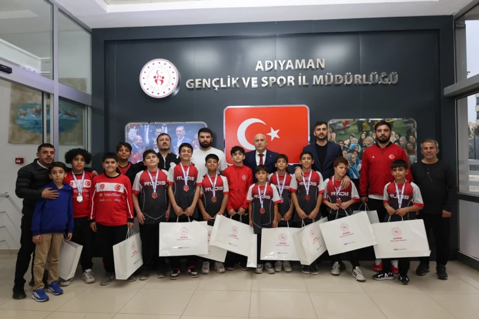 Adıyamanlı Genç Güreşçiler Deprem Sonrası Azimle Zirveye Çıktı