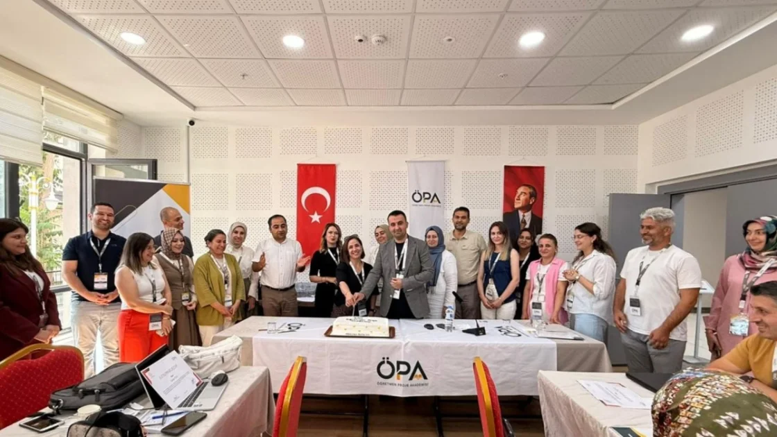 Adıyaman'da Öğretmenlere Yapay Zekâ Destekli Proje Eğitimi