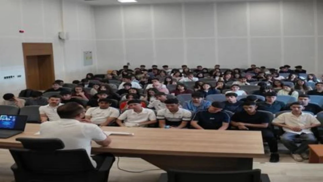 ADYÜ'den Besni'de Yapay Zeka ve Bilgisayar Mühendisliği Söyleşisi