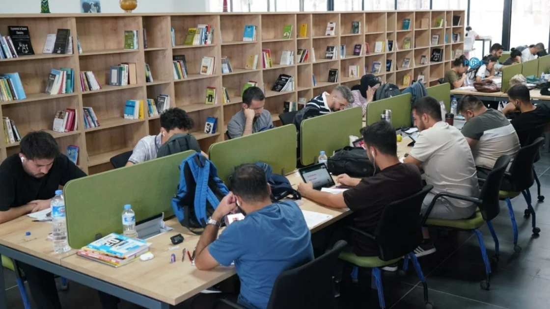 Başkan Tutdere'den Gençlere Destek: Park İçi Kütüphaneler Nefes Aldırdı