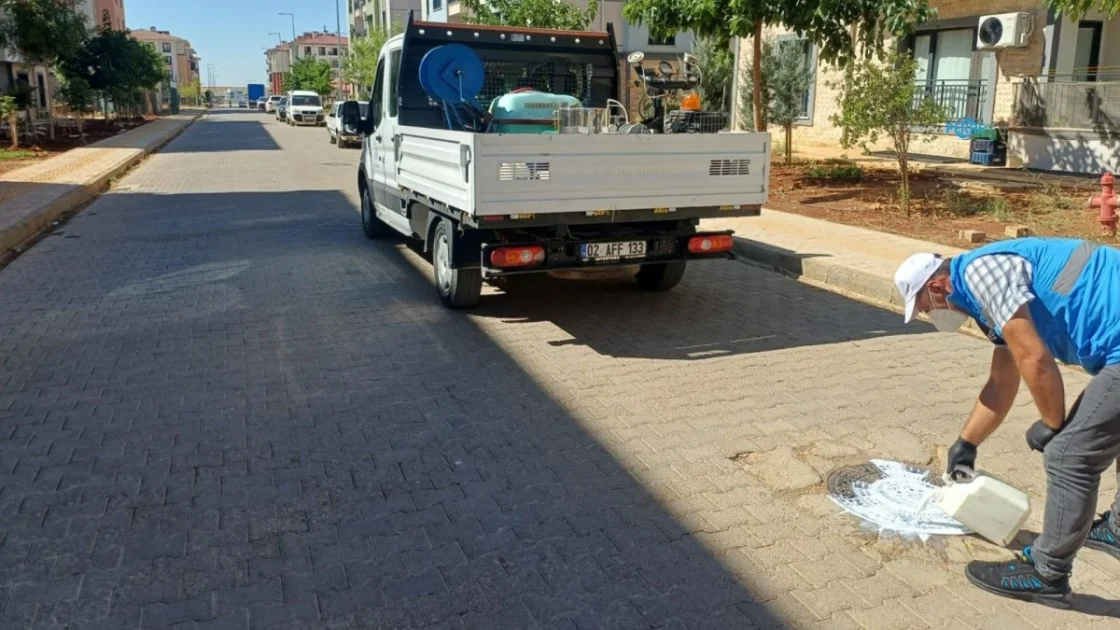Adıyaman Belediyesi'nden TOKİ Konutlarında Larva Mücadelesi