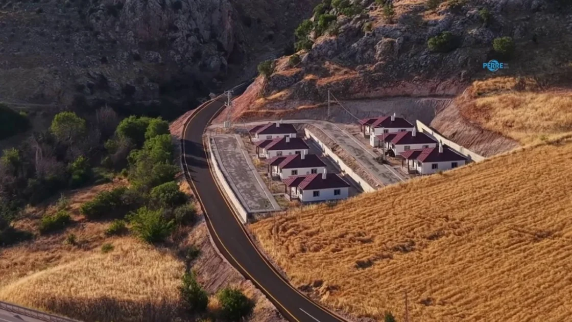 Kahta Kavaklı Köyü'nde Sıcak Asfalt Çalışmaları Hız Kesmiyor