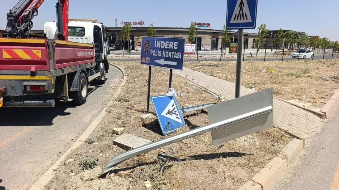 Adıyaman'da Hasarlı Trafik Levhaları Yenileniyor, Yeni Yerleşimlere Uzandı