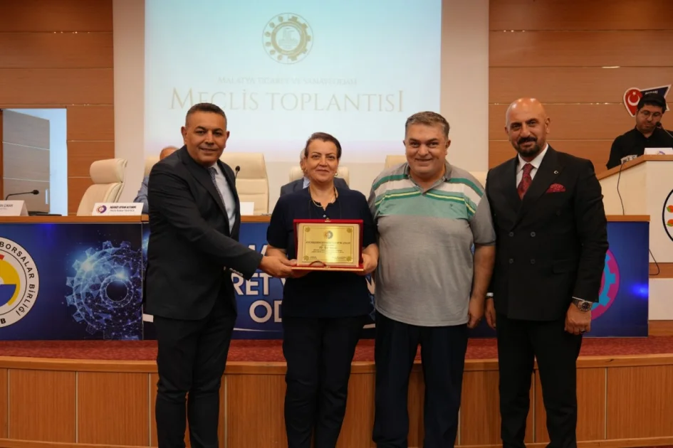Adıyaman TSO'dan Çeyrek Asırlık Üyelere Vefa Plaketi