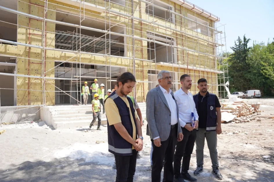 Kahta'ya Değer Katacak Gençlik Merkezi İnşaatı Hızla Yükseliyor