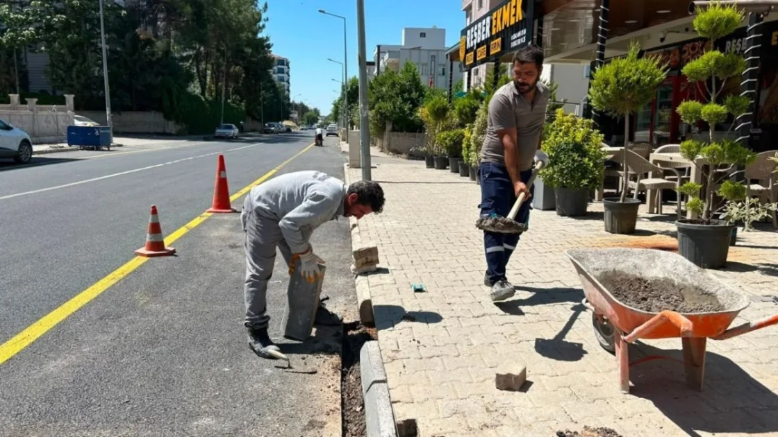 Adıyaman'da Altyapısı Bitirilen Sokaklarda Kaldırımlar Yenileniyor
