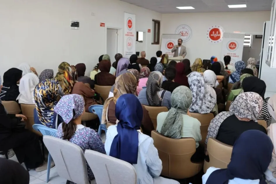 Adıyamanlı Gençler, Müftü Şavlı'ya Merak Ettiklerini Sordu